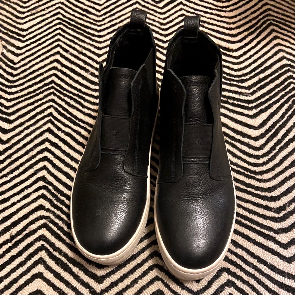 J. Slide sneakers